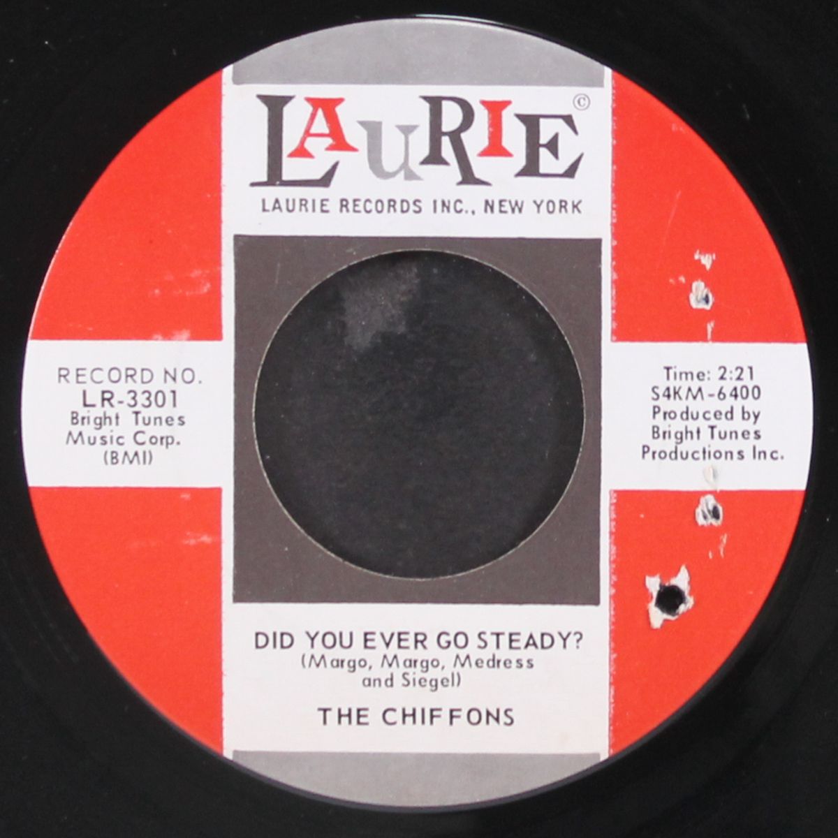 nobody's knows what's goin' on / did you ever go steady by CHIFFONS