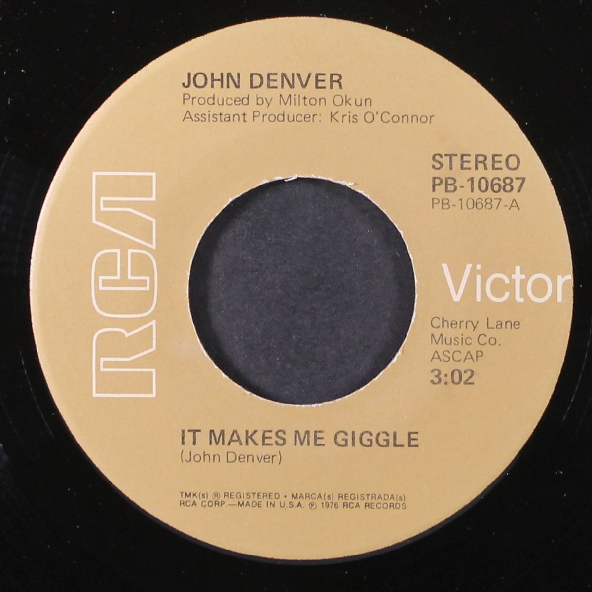 it makes me giggle by JOHN DENVER
