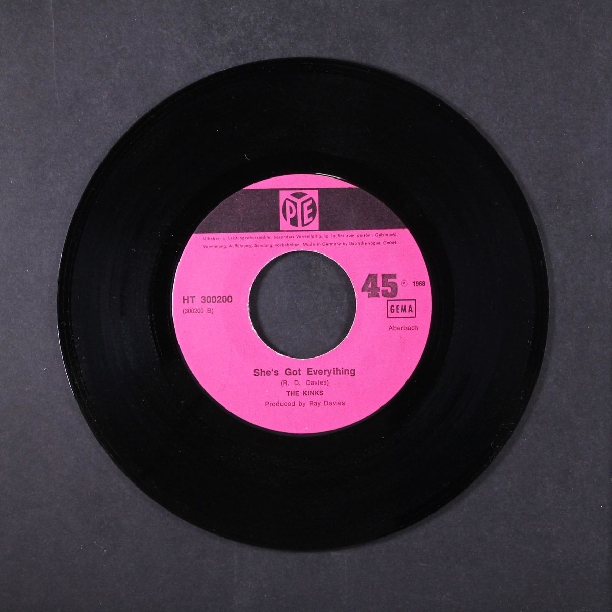 days / she's got everything by KINKS