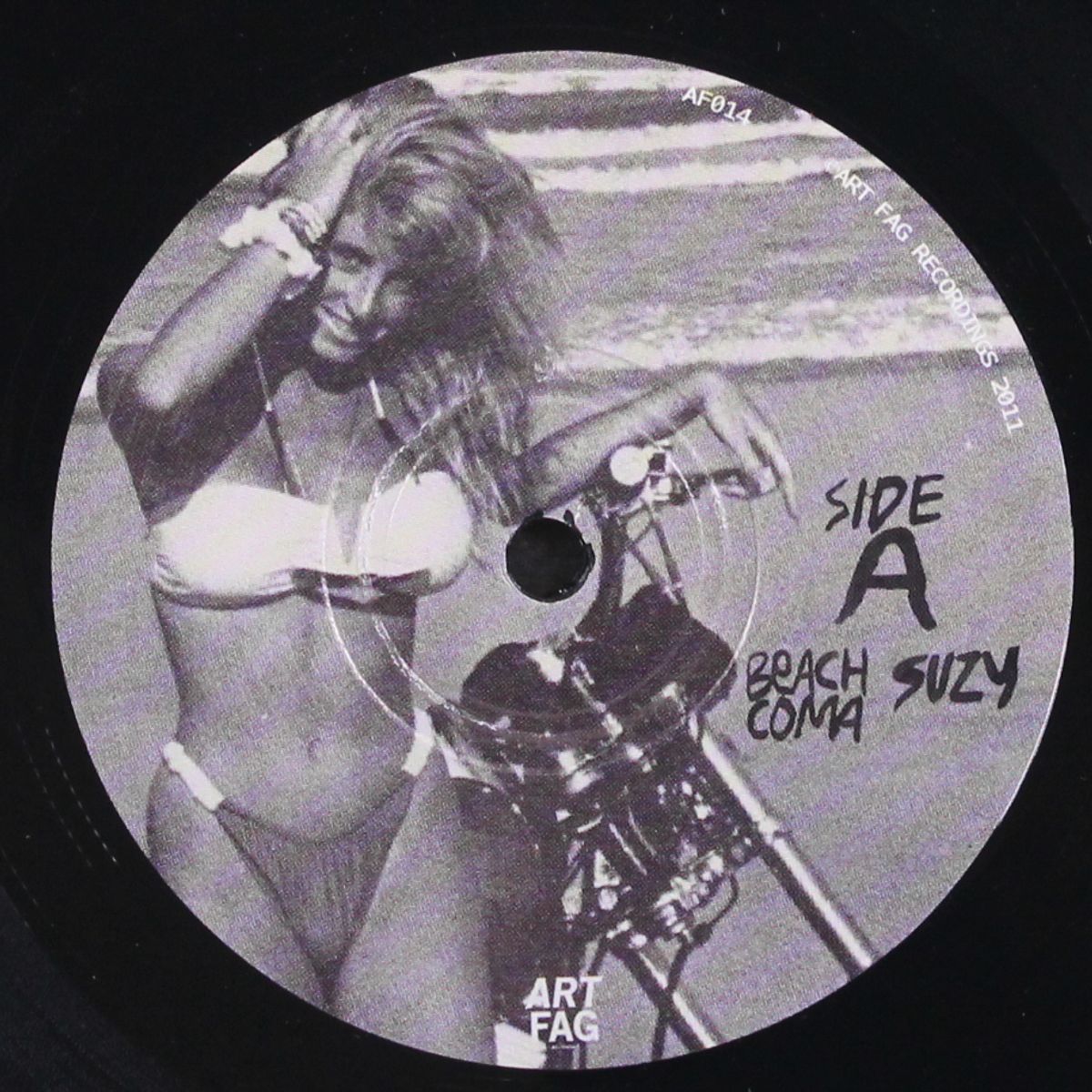 beach coma / suzy / polluted skull by PLATEAUS