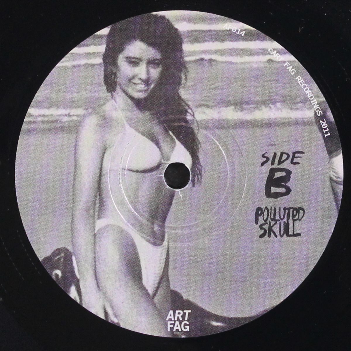 beach coma / suzy / polluted skull by PLATEAUS