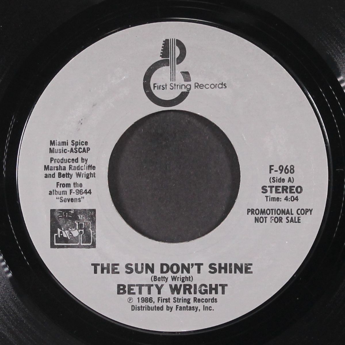 the sun don't shine / short by BETTY WRIGHT