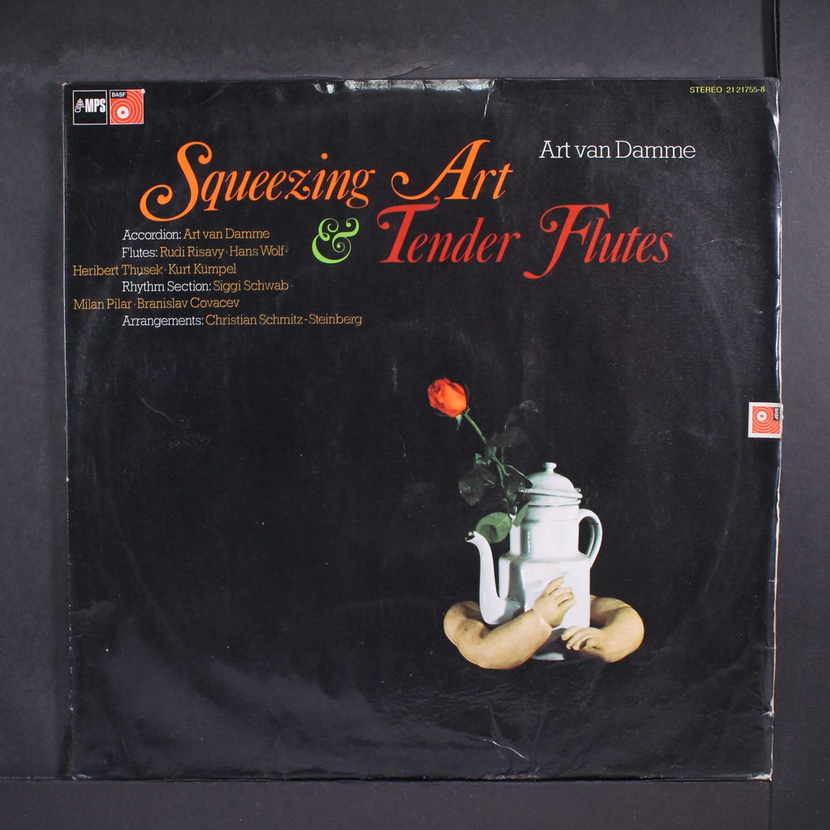 squeezing art & tender flutes by ART VAN DAMME