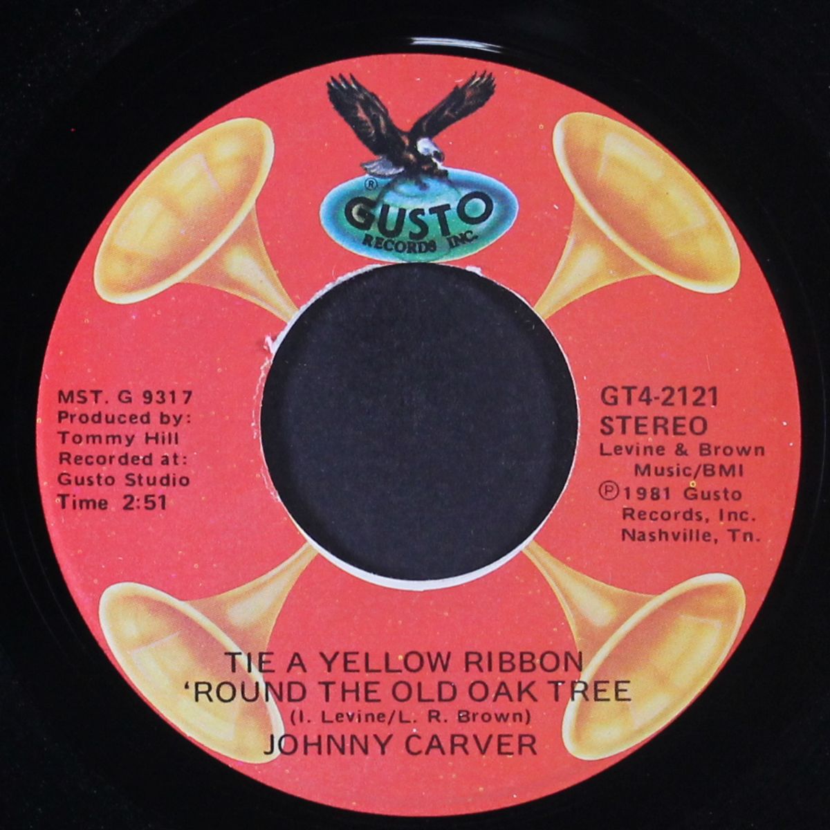 tie a yellow ribbon 'round the old oak tree / you really haven't chang by JOHNNY CARVER