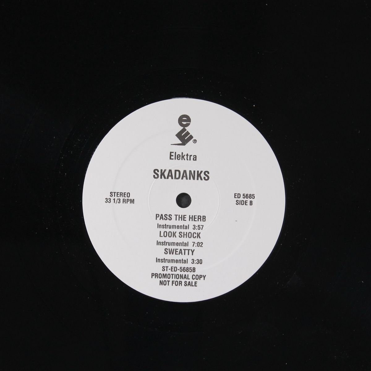 911, 2 ruff, let them be fed / pass the herb, look shock, sweatty by SKADANKS
