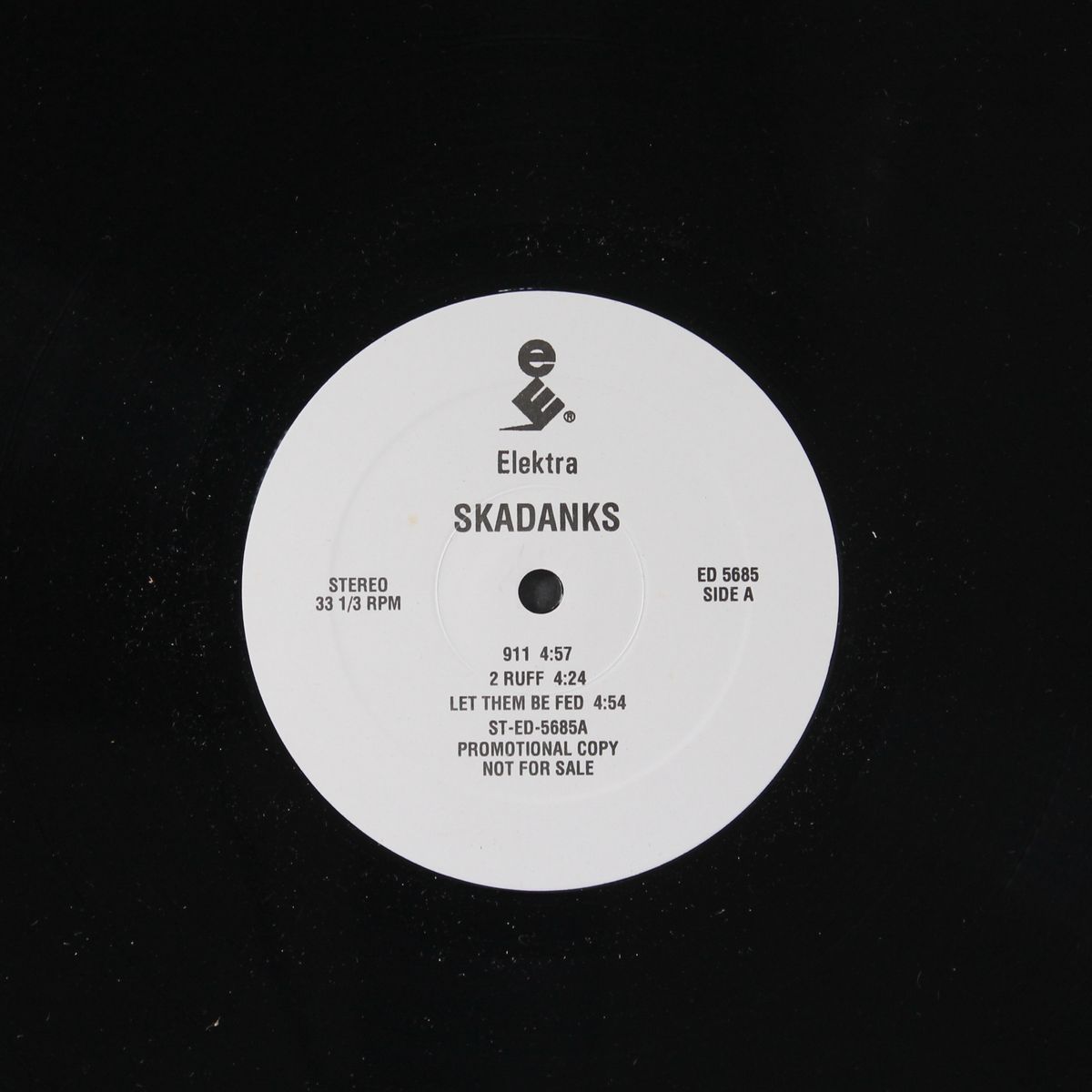 911, 2 ruff, let them be fed / pass the herb, look shock, sweatty by SKADANKS