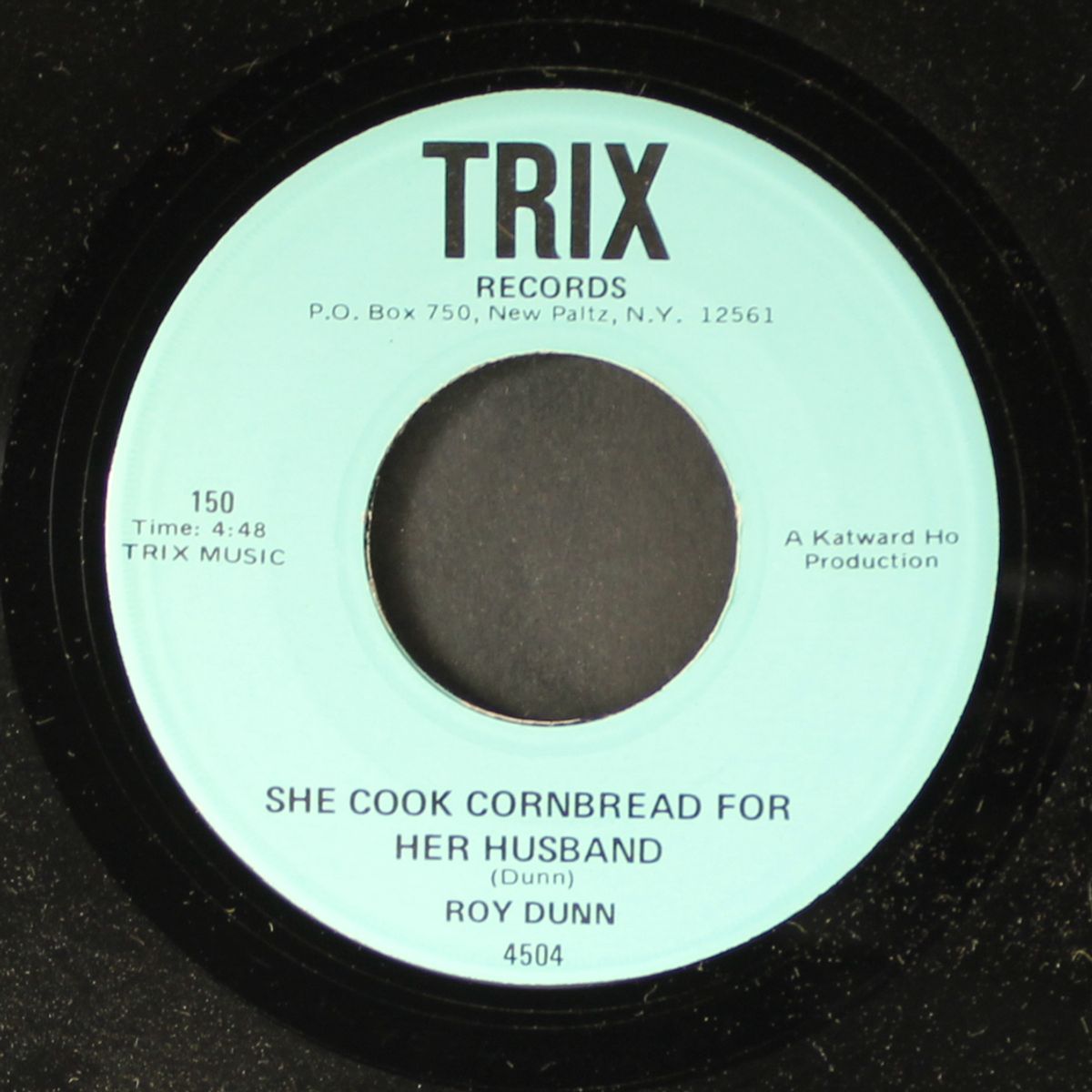 she cook cornbread for her husband / tired of living a bachelor by ROY DUNN