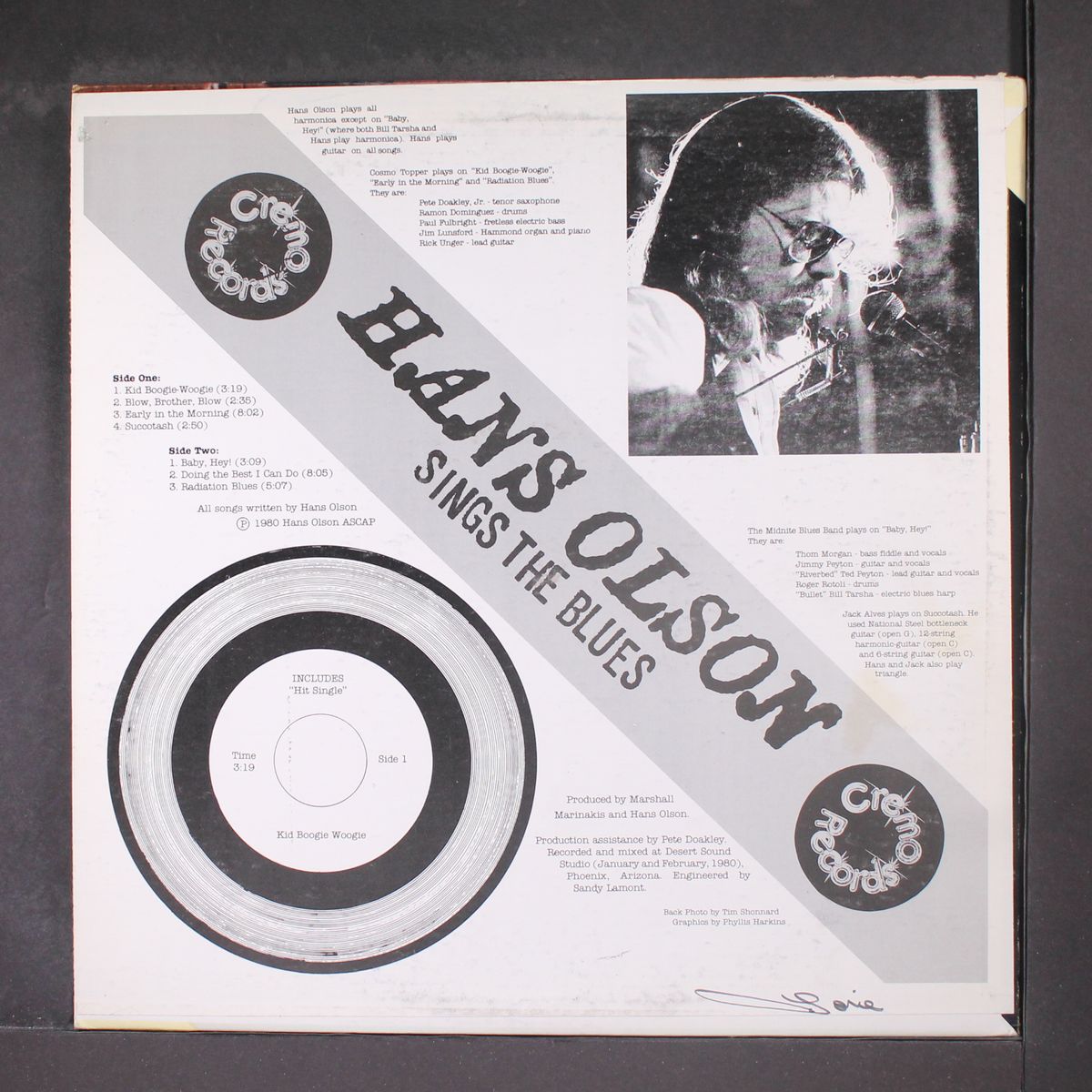 sings the blues by HANS OLSON