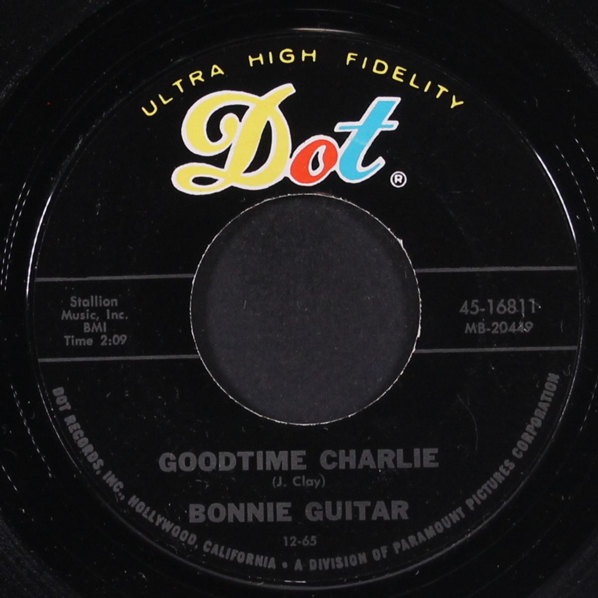 i'm living in two worlds / goodtime charlie by BONNIE GUITAR