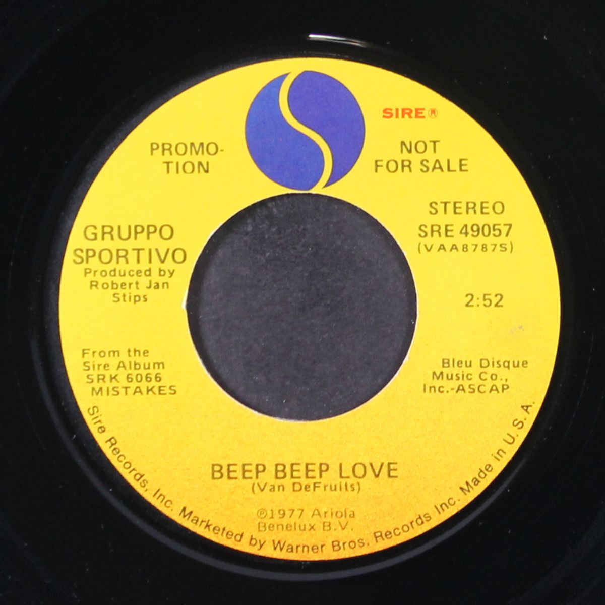beep beep love / mono by GRUPPO SPORTIVO