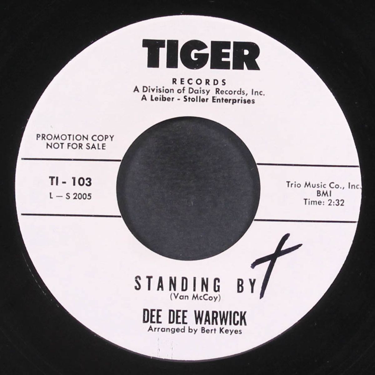don't think my baby's coming / standing by by DEE DEE WARWICK