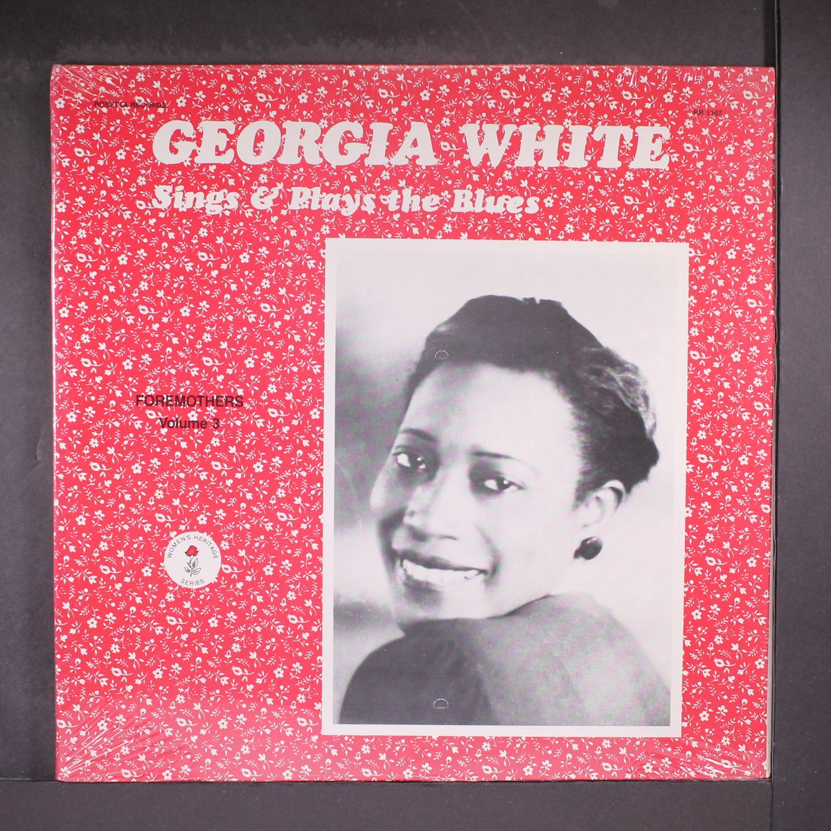 sings & plays the blues by GEORGIA WHITE