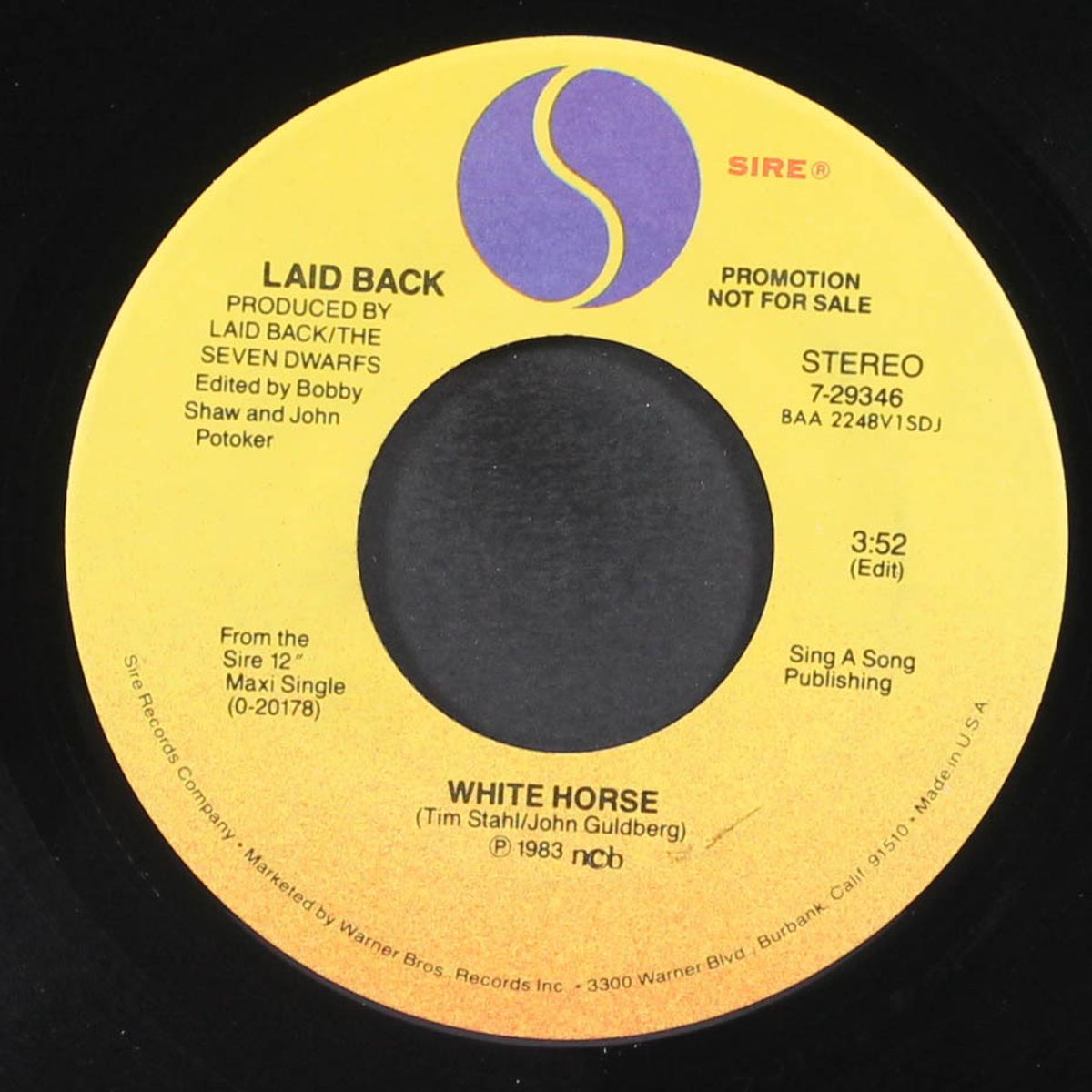 white horse / short by LAID BACK