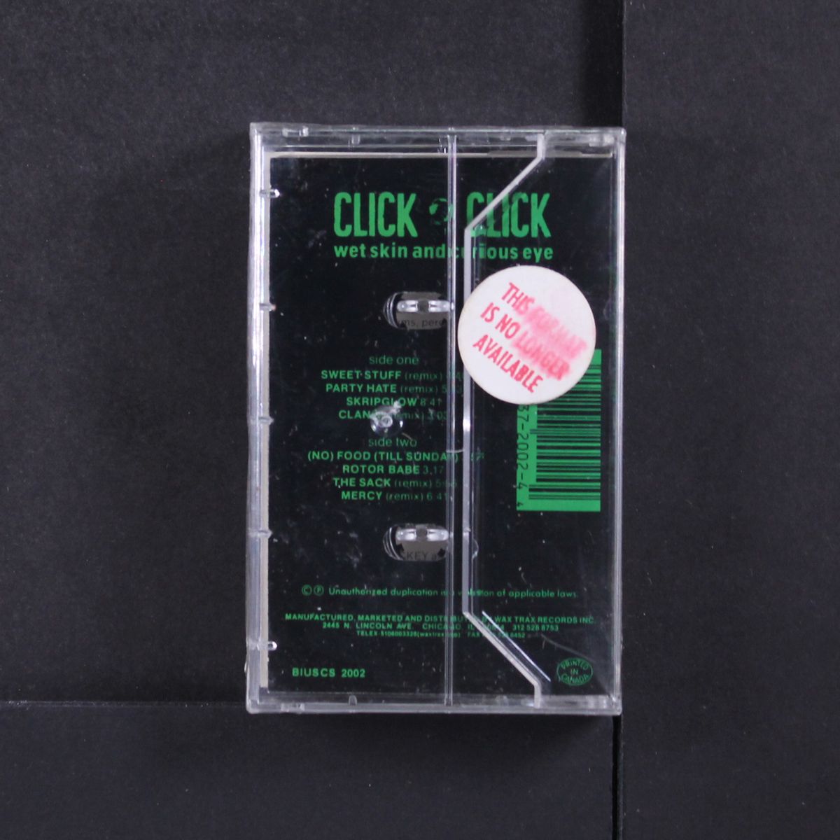 wet skin and curious eye by CLICK CLICK