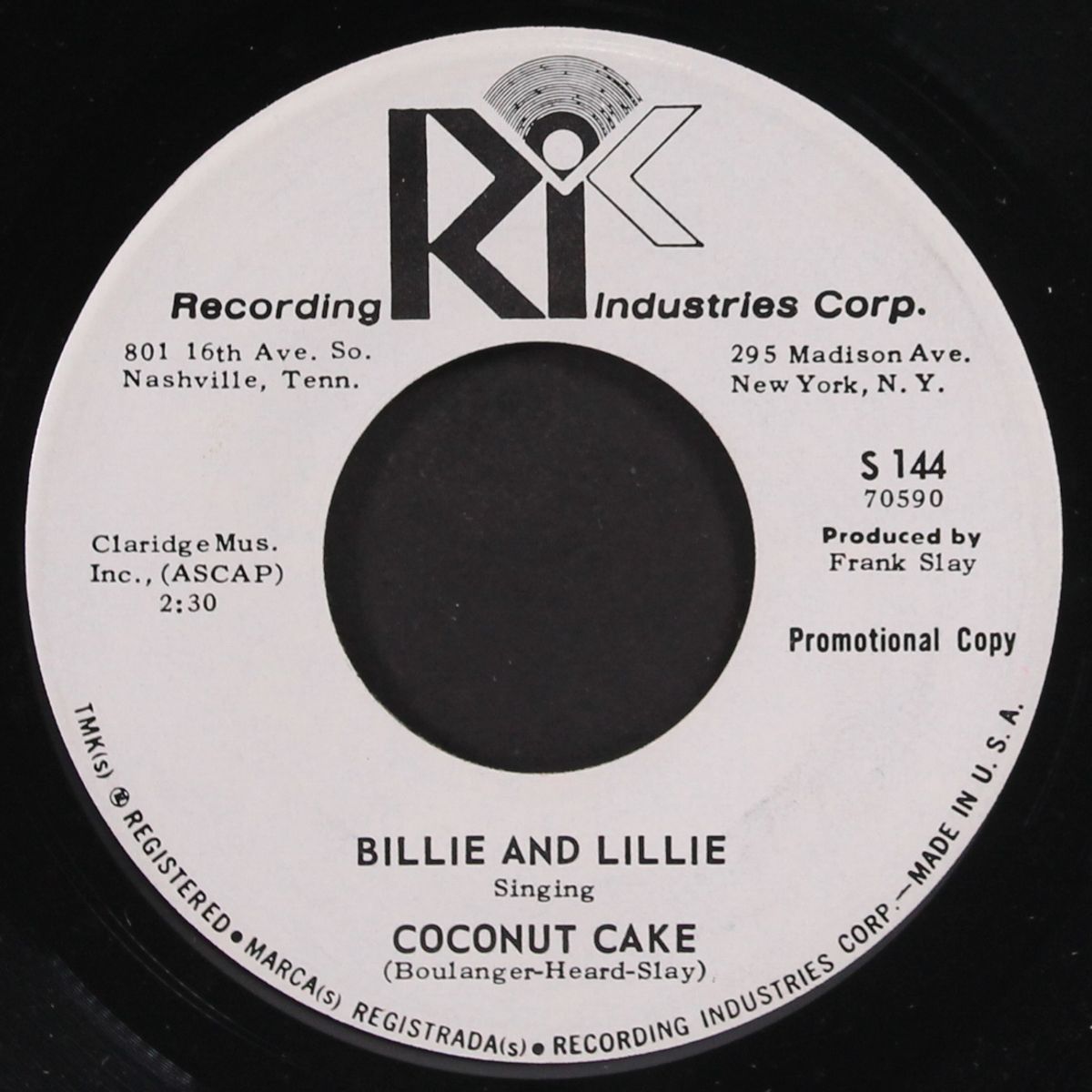 tic tac toe / coconut cake by BILLIE & LILLIE