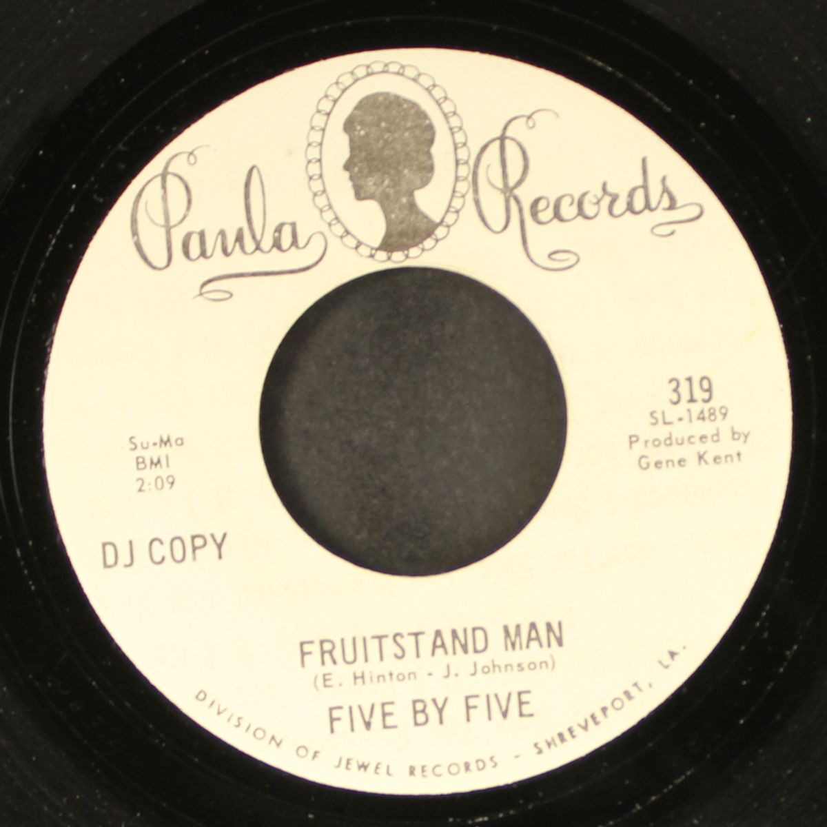 apple cider / fruitstand man by FIVE BY FIVE
