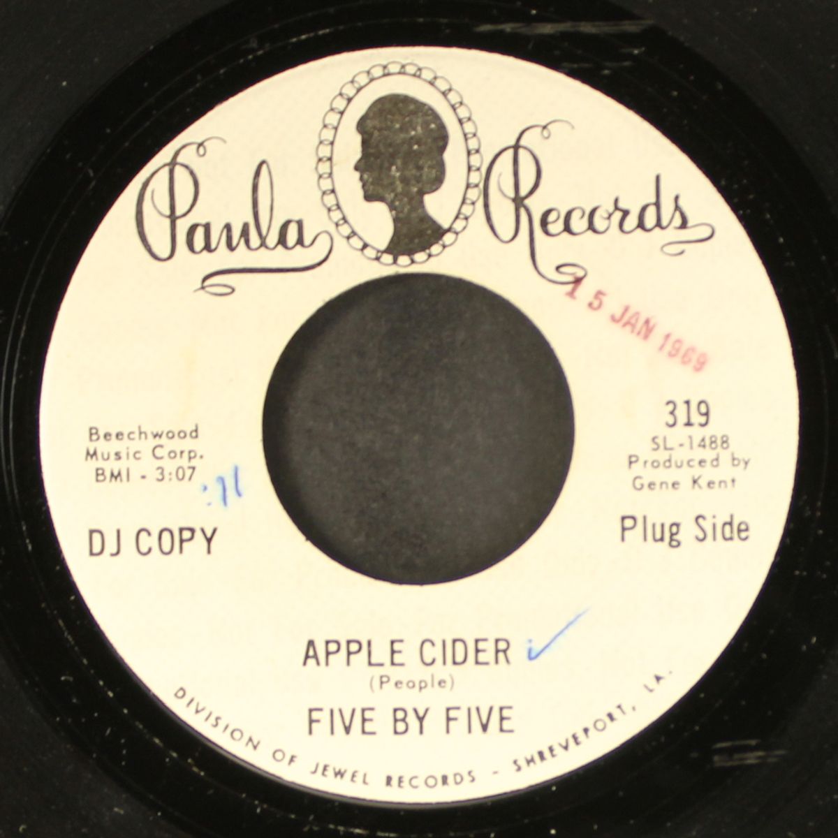 apple cider / fruitstand man by FIVE BY FIVE