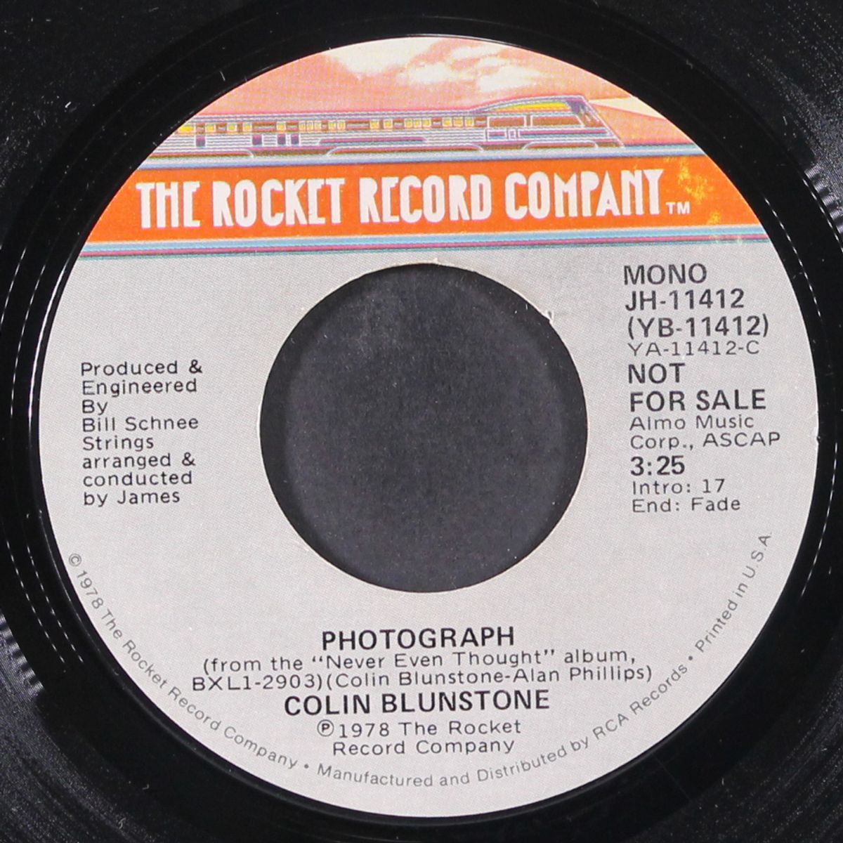 photograph / mono by COLIN BLUNSTONE