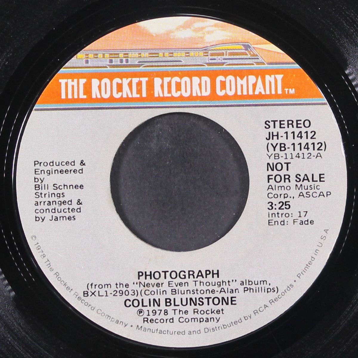 photograph / mono by COLIN BLUNSTONE