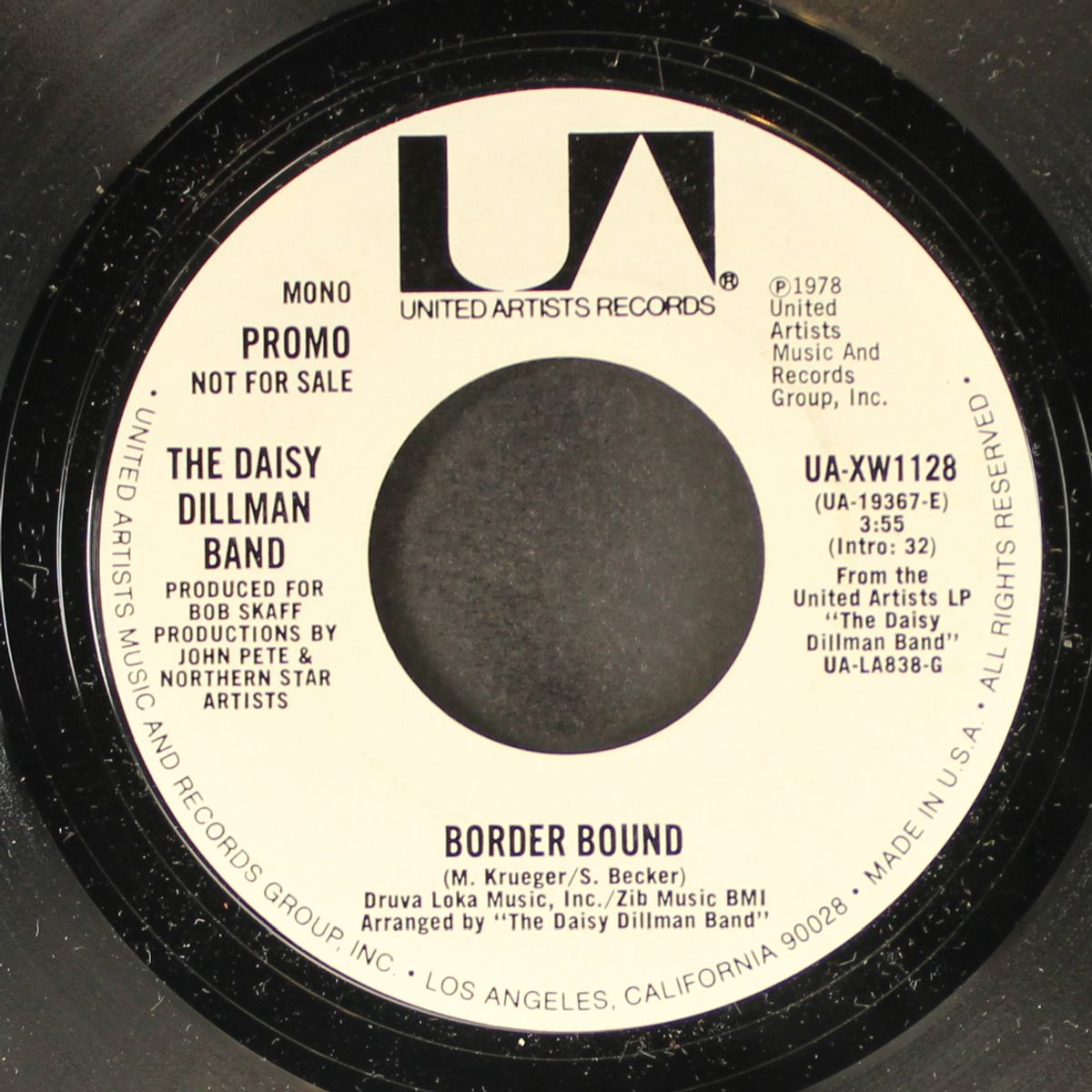 border bound / mono by DAISY DILLMAN BAND