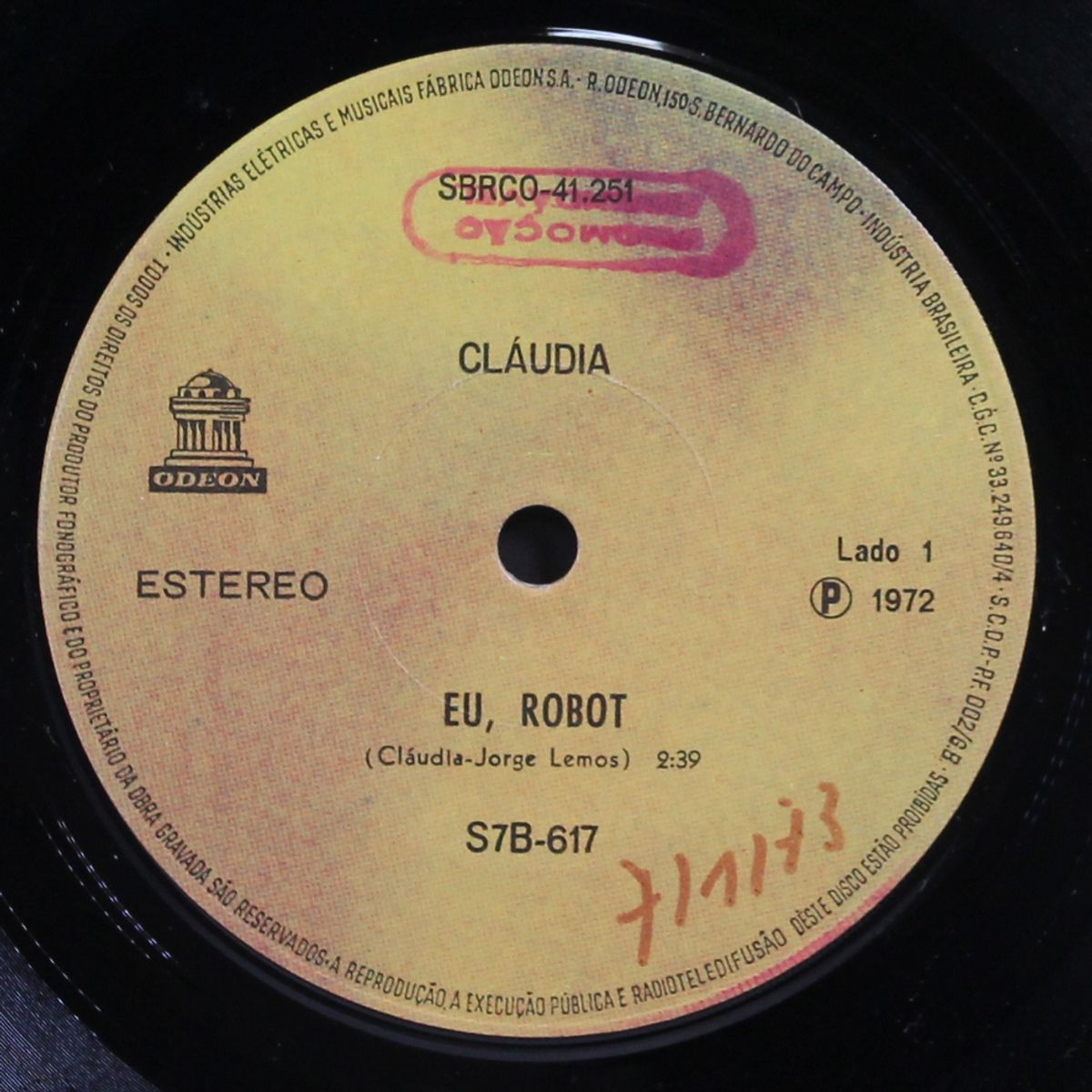 eu, robot / espanta o grilo by CLAUDIA