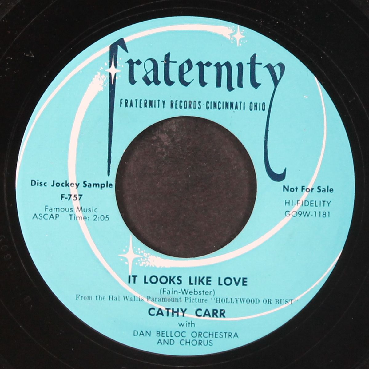 uno momento / looks live love by CATHY CARR