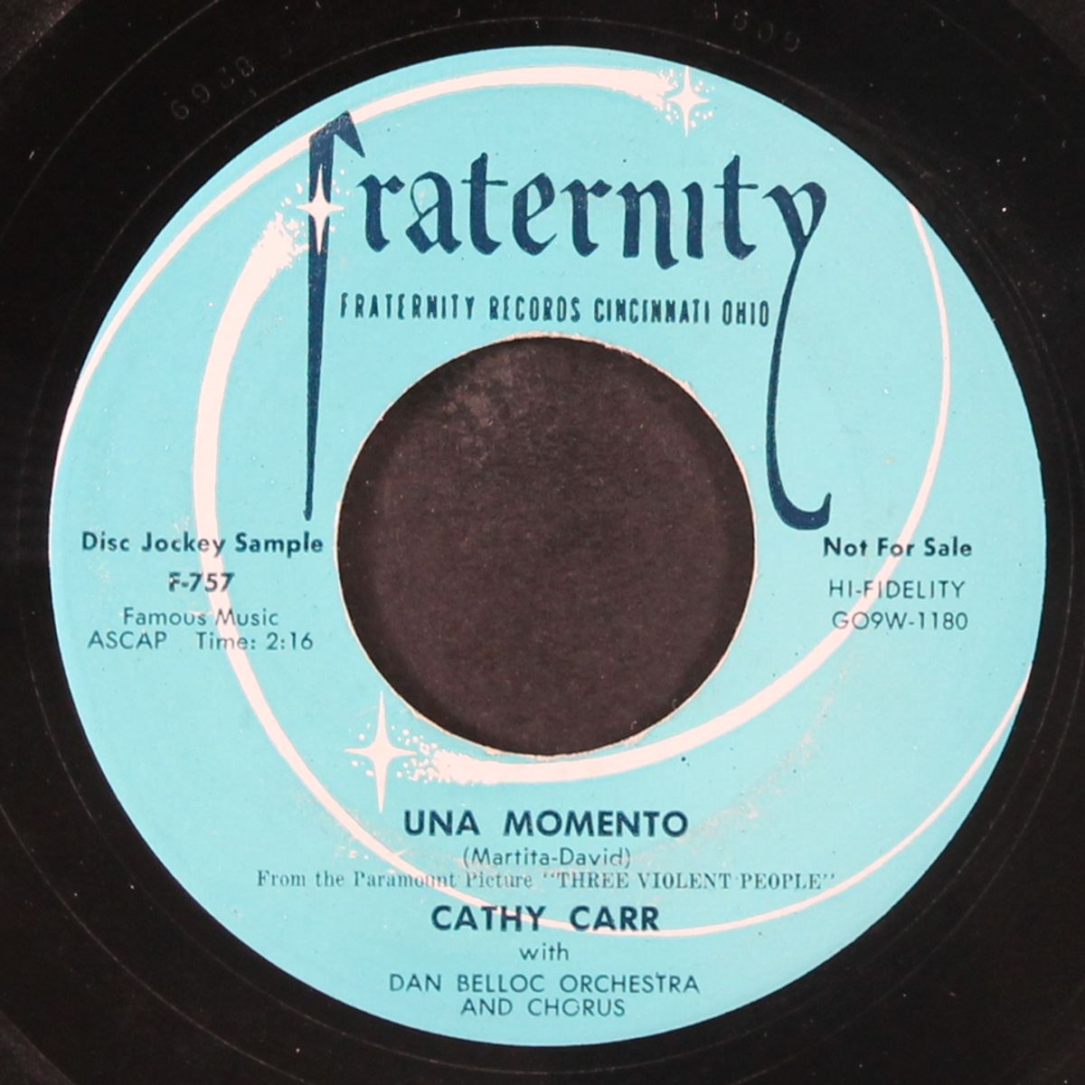 uno momento / looks live love by CATHY CARR