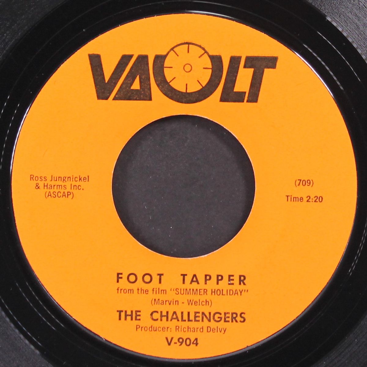 foot tapper / on the move by CHALLENGERS
