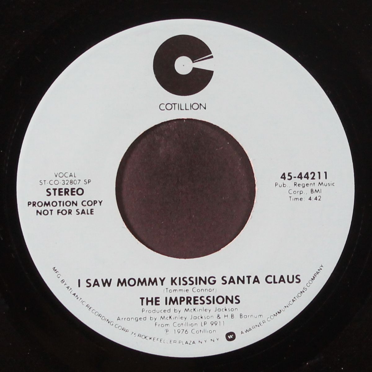 i saw mommy kissing santa claus / mono by IMPRESSIONS