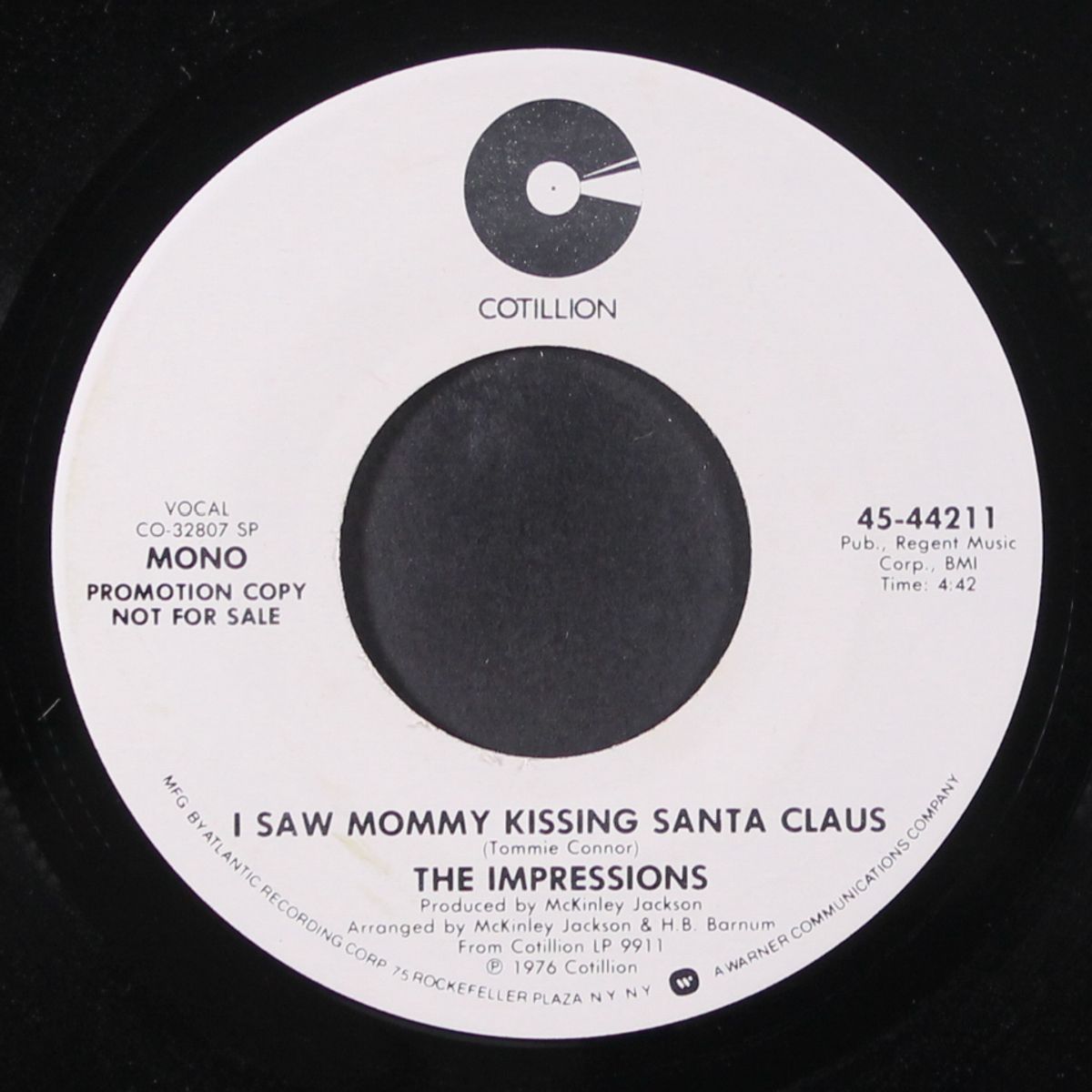 i saw mommy kissing santa claus / mono by IMPRESSIONS