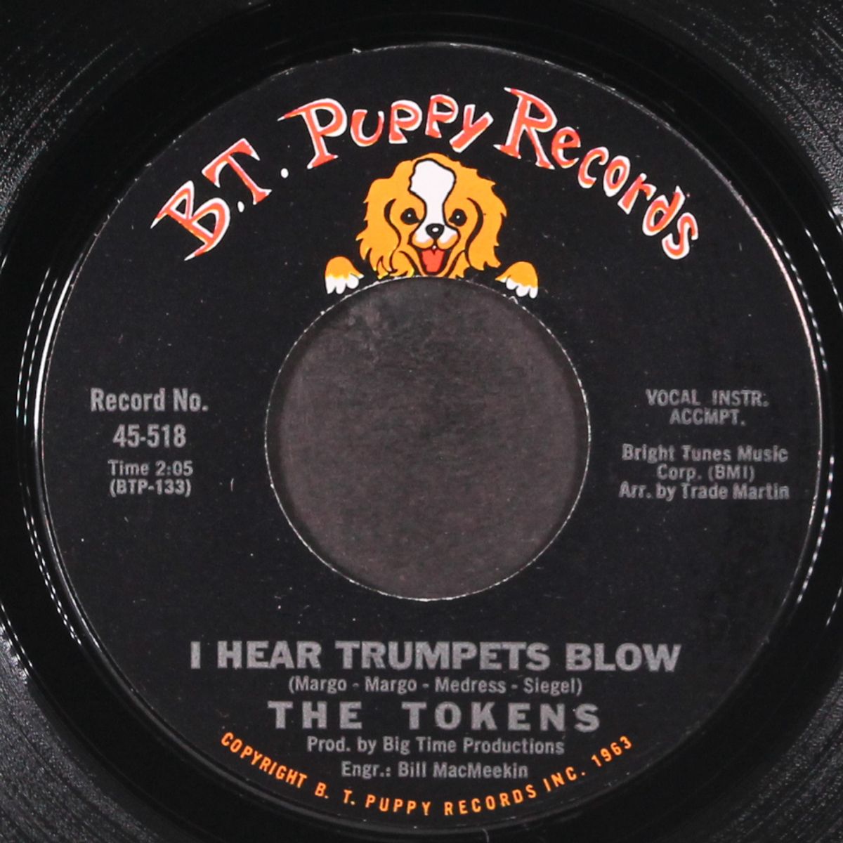 i hear trumpets blow / don't cry, sing along with the music by TOKENS