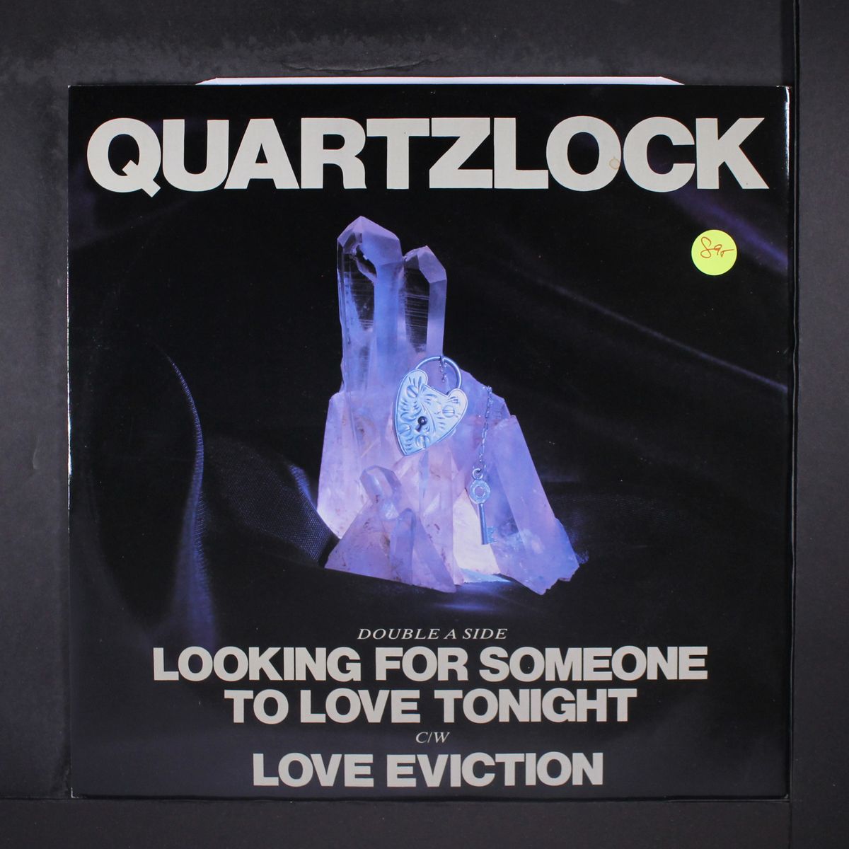 looking for someone to love tonight by QUARTZLOCK