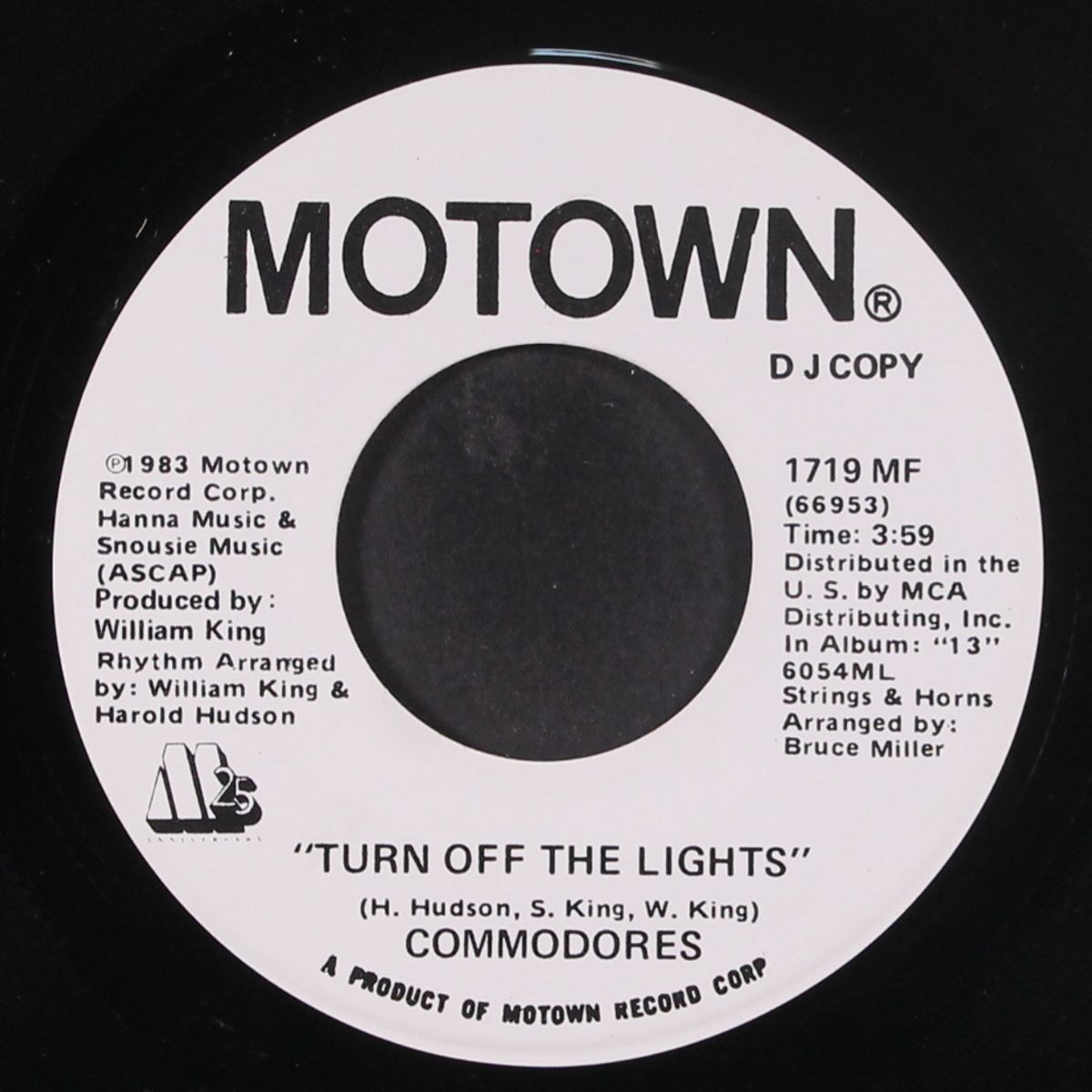 turn off the lights / same by COMMODORES