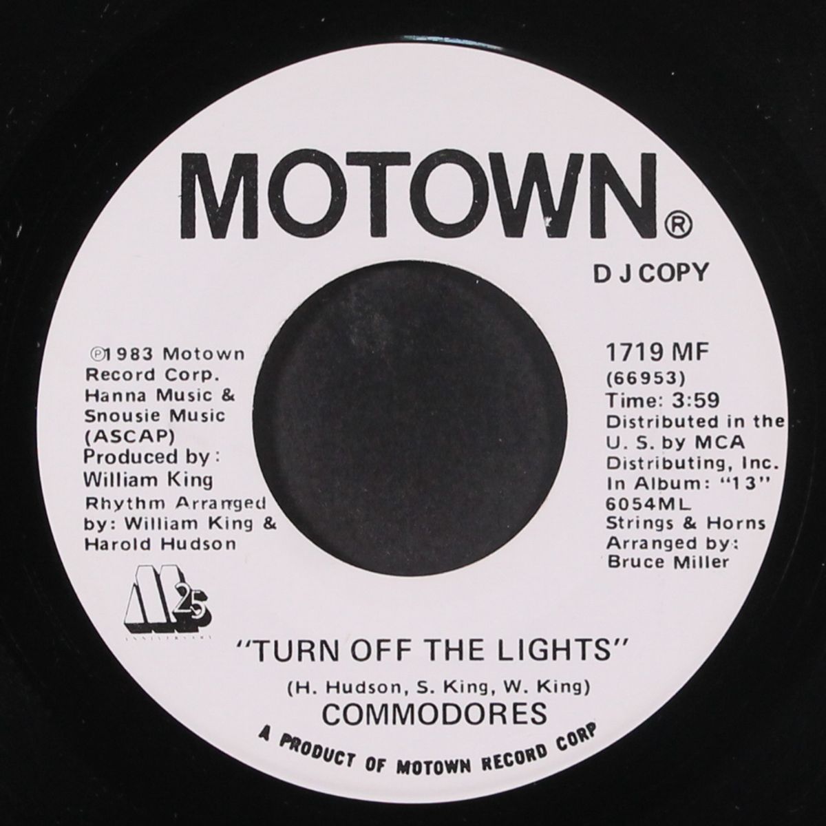 turn off the lights / same by COMMODORES
