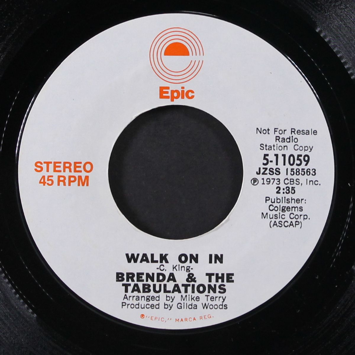 walk on in / mono by BRENDA & TABULATIONS