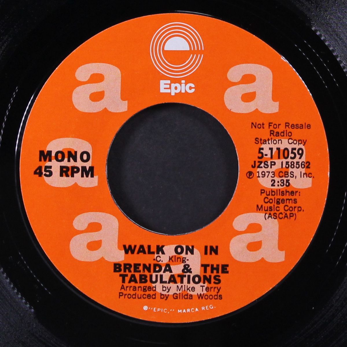 walk on in / mono by BRENDA & TABULATIONS