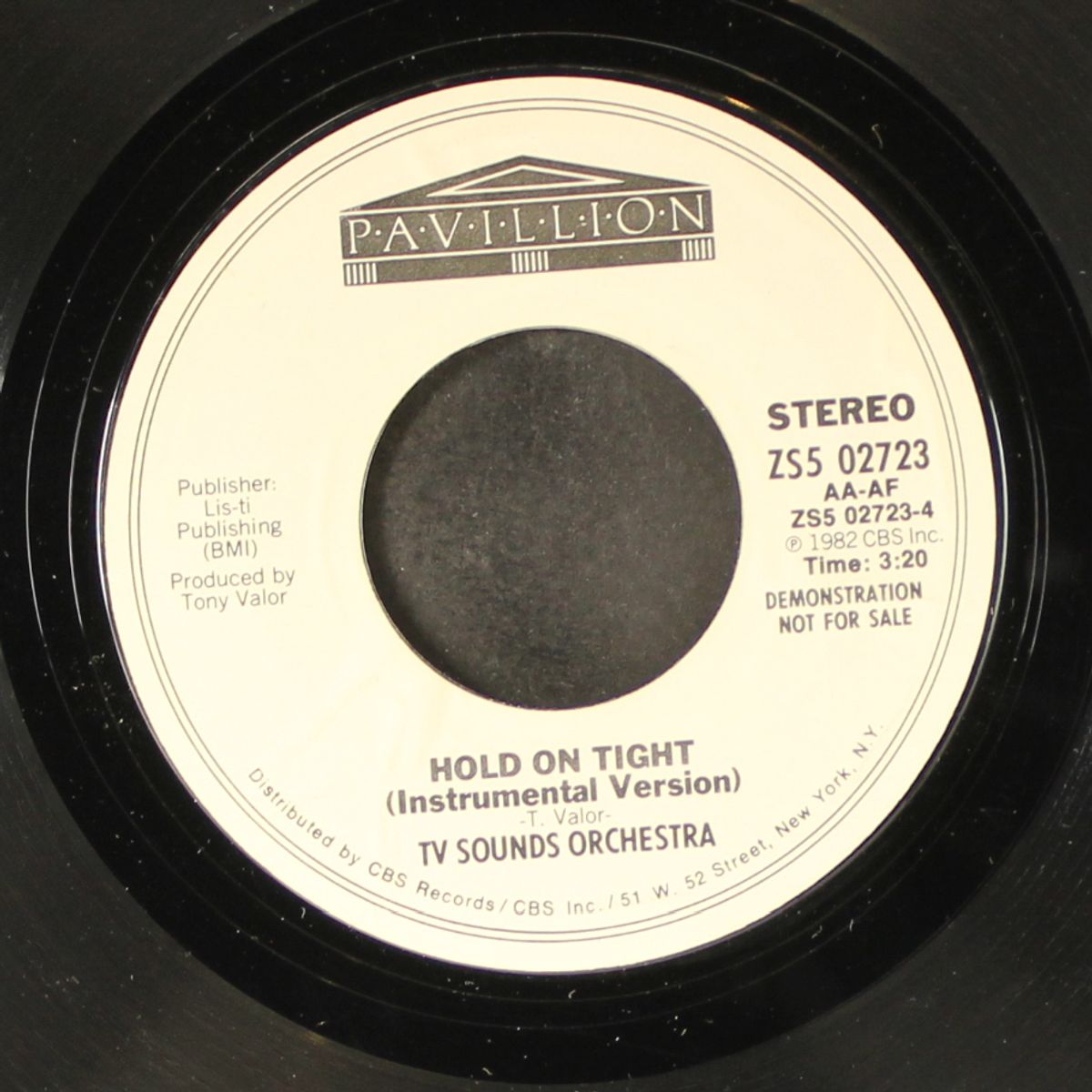 hold on tight / instro by FANTASY
