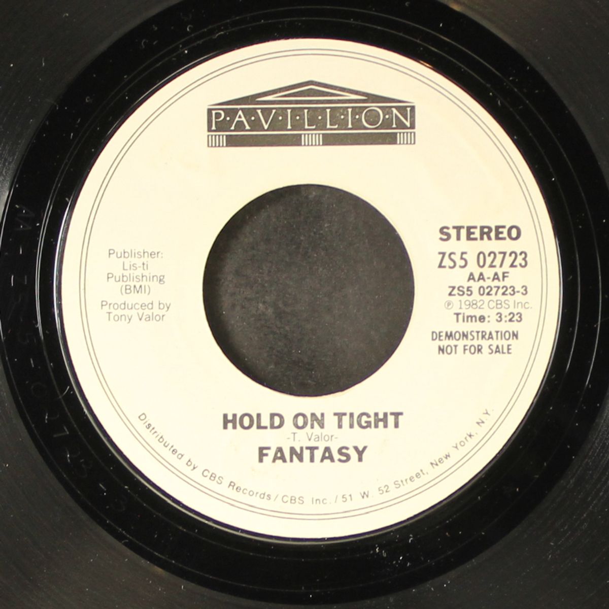 hold on tight / instro by FANTASY