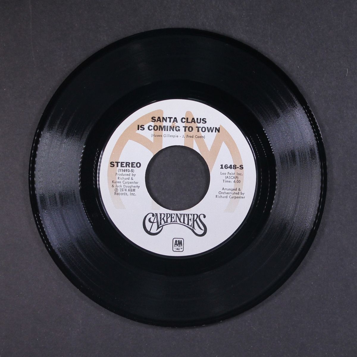 santa claus is coming to town / merry christmas darling by CARPENTERS