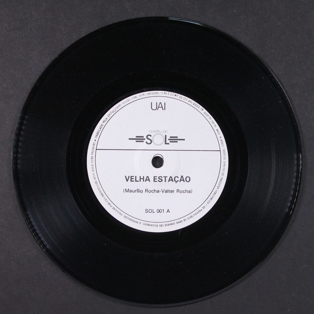 velha estacao / canto universal by CHAPEU DO SOL
