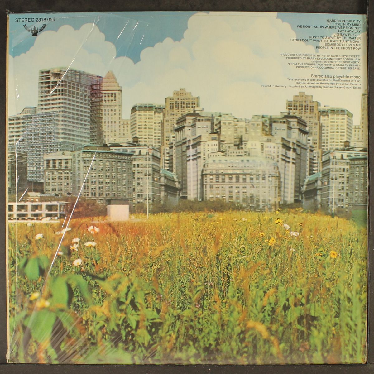 garden in the city by MELANIE