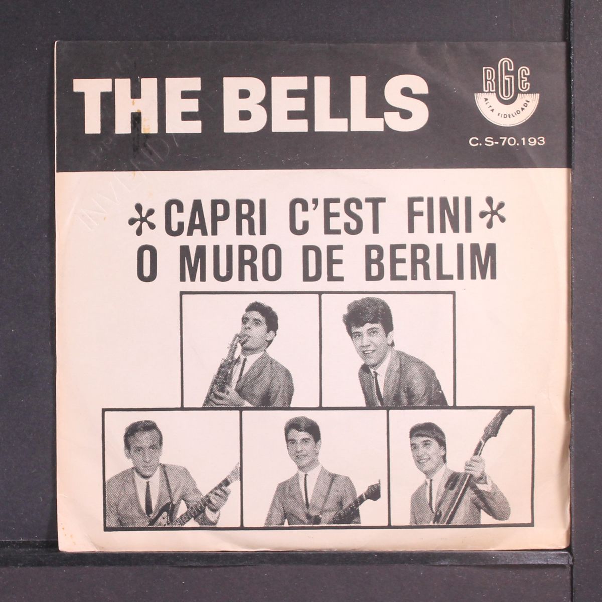 capri c'est fini / o muro de berlim by BELLS