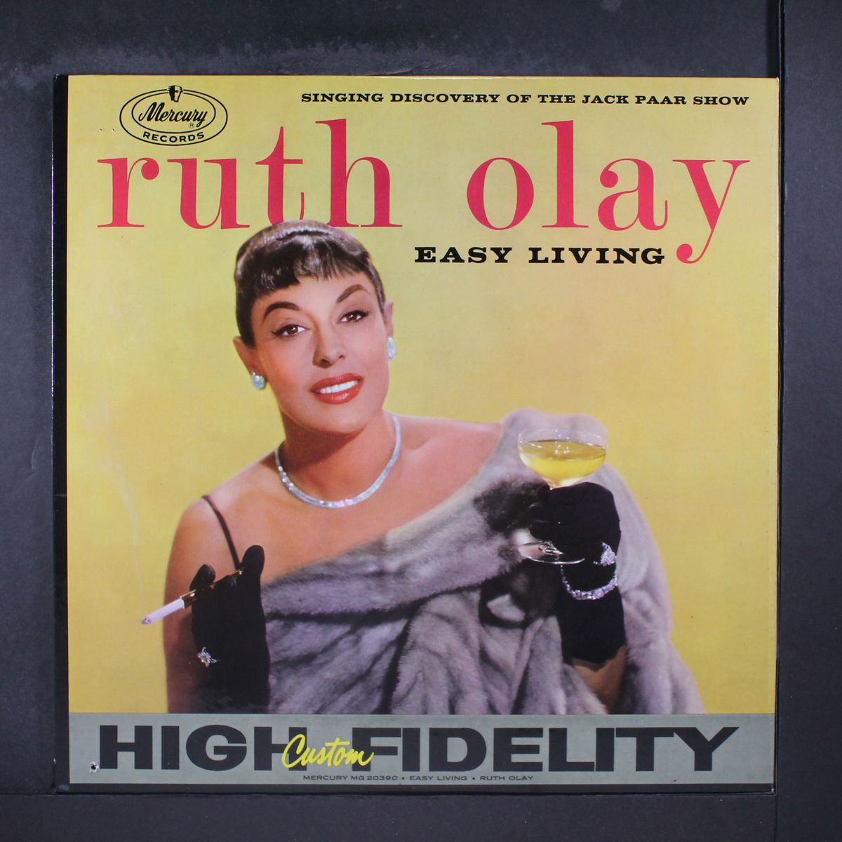 easy living by RUTH OLAY