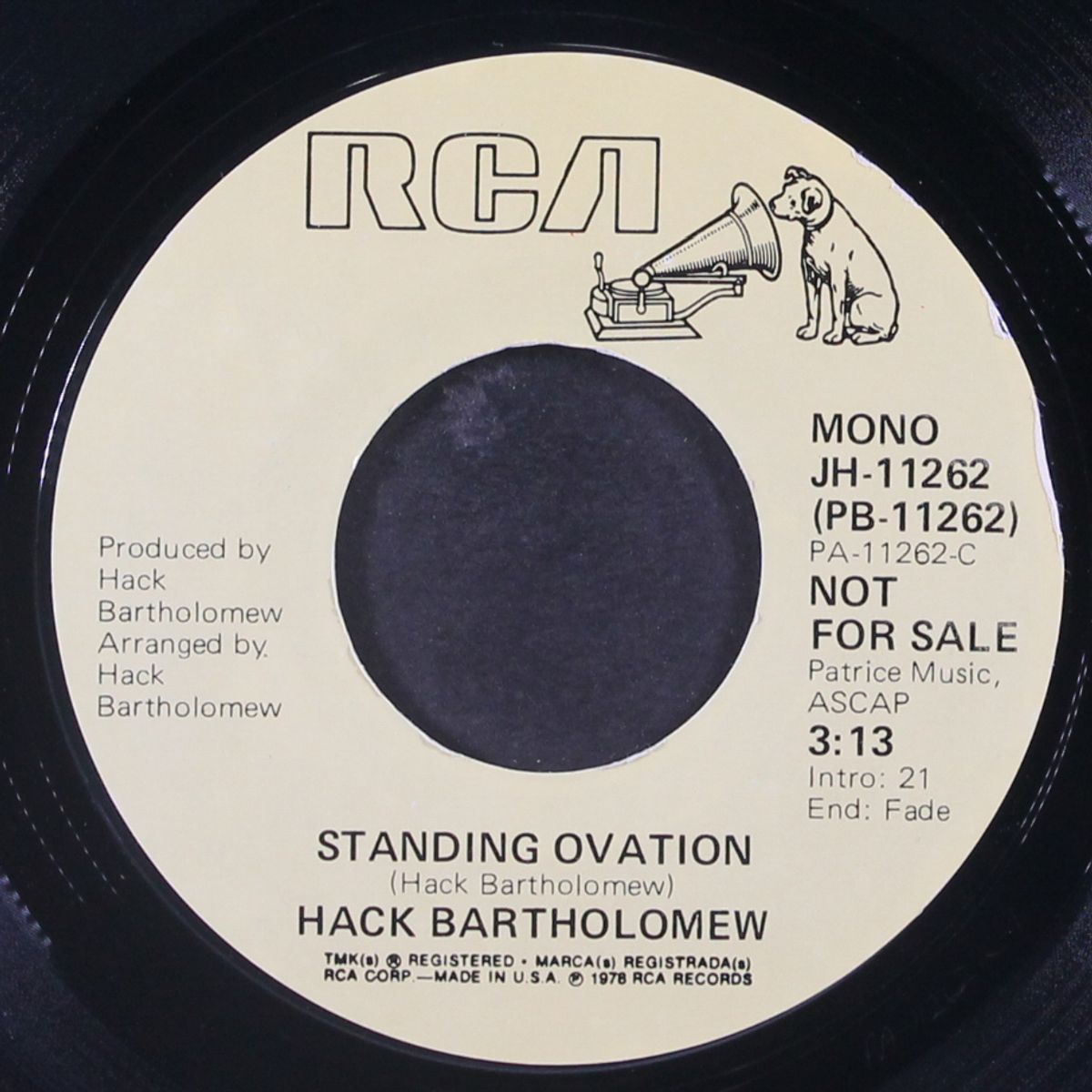 standing ovation / mono by HACK BARTHOLOMEW