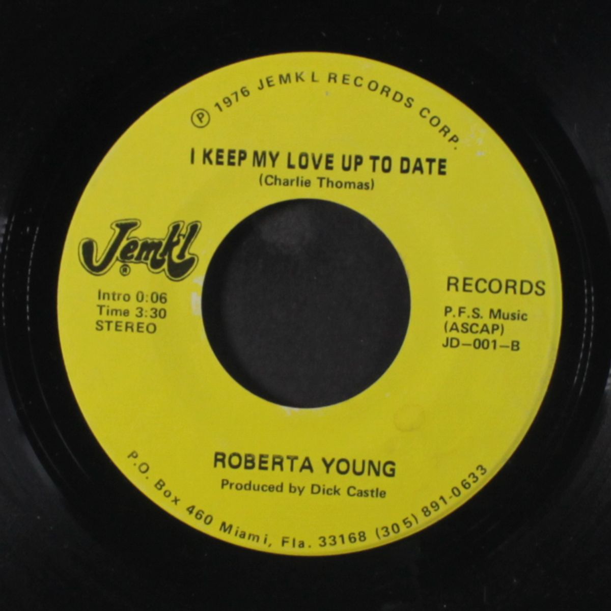 i keep my love up to date / disco fever by ROBERTA YOUNG