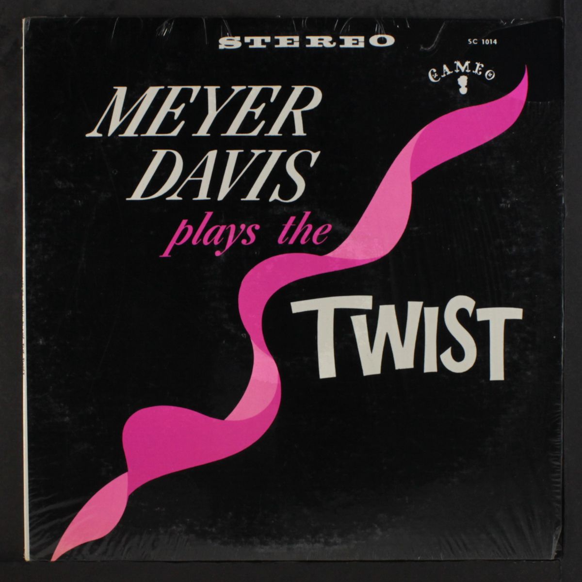 plays the twist by MEYER DAVIS