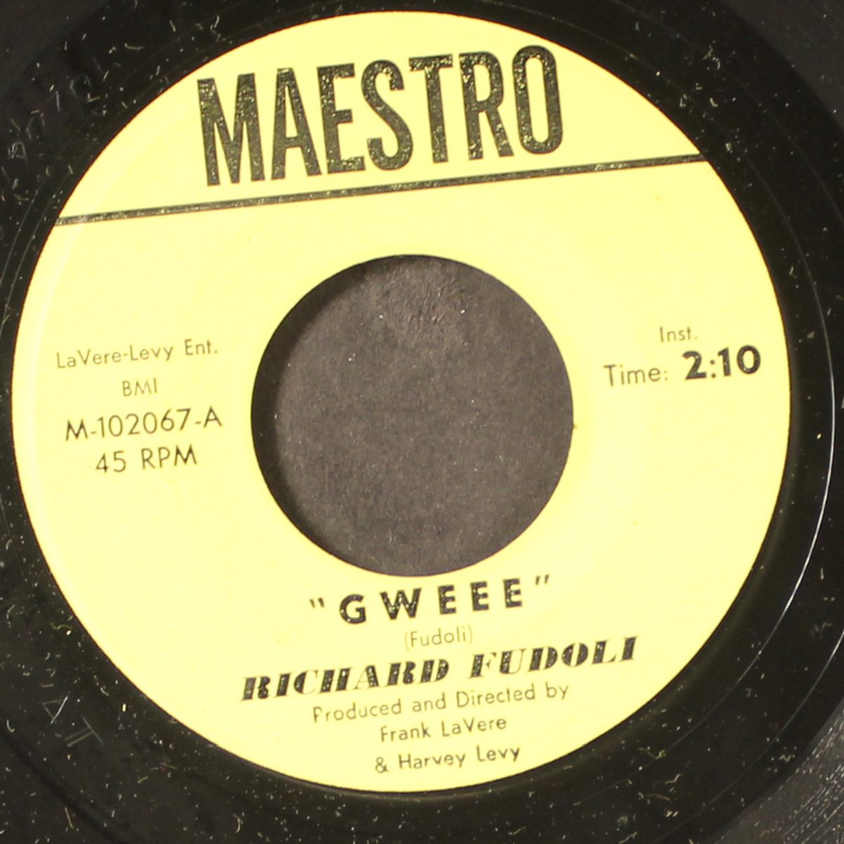 gwee / bossa nova jumping bean by RICHARD FUDOLI