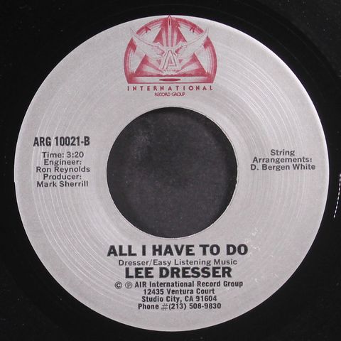 LEE DRESSER
