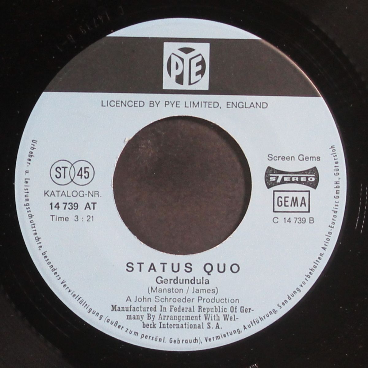 in my chair / gerdundula by STATUS QUO
