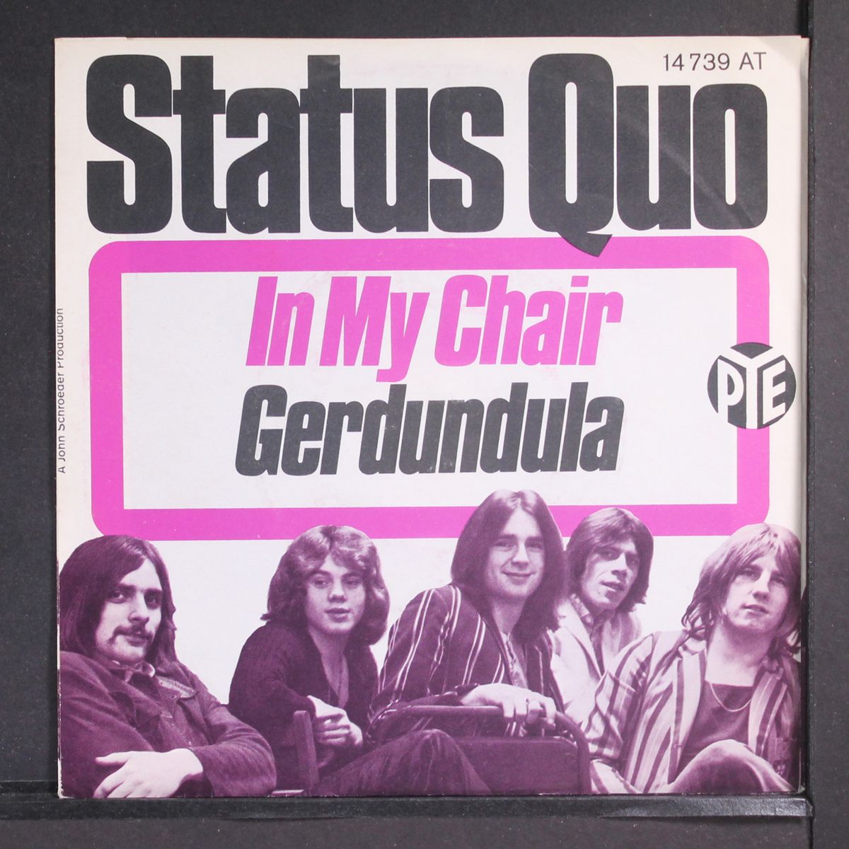 in my chair / gerdundula by STATUS QUO